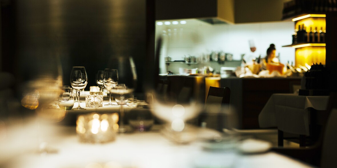 Stylish atmosphere at the restaurant Grill with open show kitchen