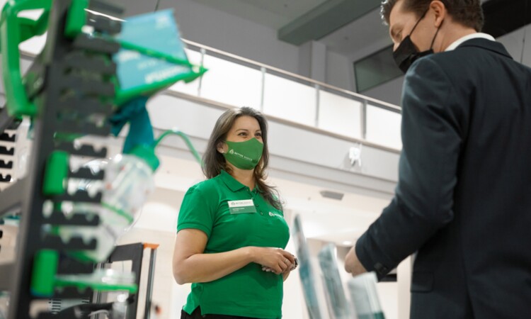 Trade fair with masks at the convention hall I