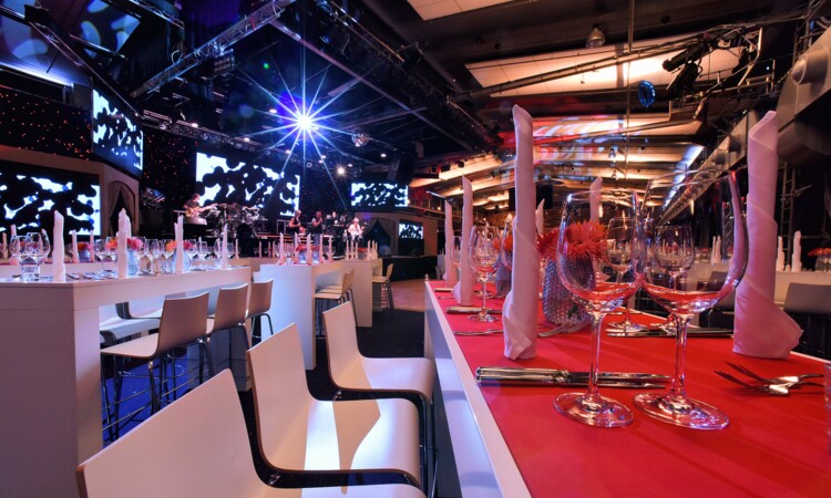 Decorated table for the evening gala of the Federal Congress of the German Trade Union Confederation