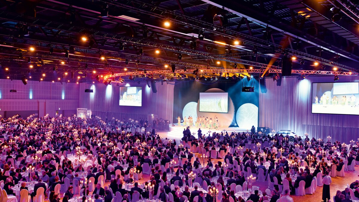Banquet seating with show stage for the Berlin Sports Gala at the ECC Berlin