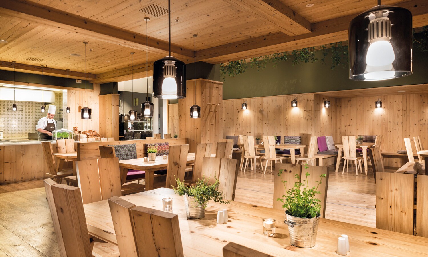 Cozy Restaurant "Estrel Stube" with open kitchen